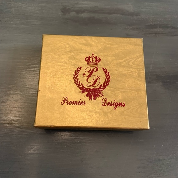 Clip on earrings - Picture 6 of 6